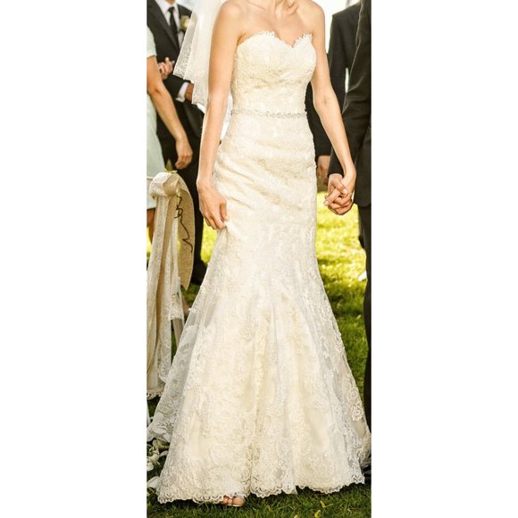 Ivory Lace Wedding Dress by Stella York, Size 4 - Picture 6 of 7